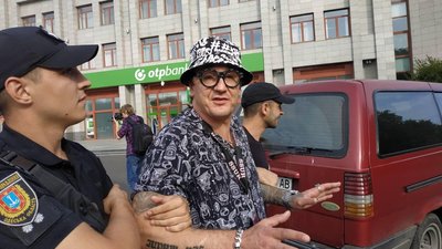 В Одесі блогер порізав собі шию під час оголошення рішення суду