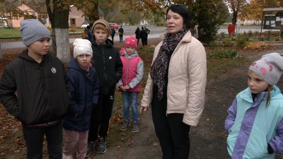 На Волині збирали каштани на здачу для встановлення пам'ятника воїнам АТО/ООС На Волині збирали каштани на здачу для встановлення пам'ятника воїнам АТО/ООС
