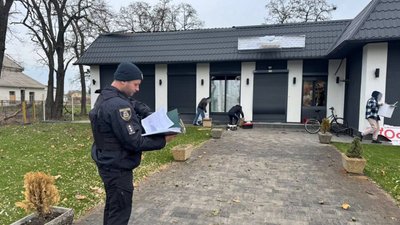 Пошкоджені навчальні заклади та адмінбудівлі: наслідки російської атаки Київщини Пошкоджені навчальні заклади та адмінбудівлі: наслідки російської атаки Київщини