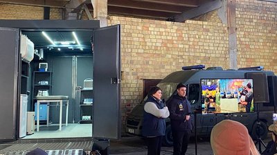 В Києві презентували новітні мобільні медичні капсули для порятунку військових 