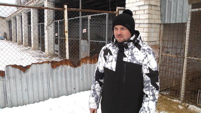 Завідувач комунального притулку для собак Сергій Гриньков розповів, чим годують тварин взимку, 11 січня 2023. Фото: Суспільне Хмельницький. Завідувач комунального притулку для собак Сергій Гриньков розповів, чим годують тварин взимку, 11 січня 2023. Фото: Суспільне Хмельницький.