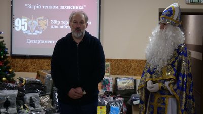 "Зігрій теплом захисника" – понад 300 комплектів термобілизни передали десантникам освітяни Житомира "Зігрій теплом захисника" – понад 300 комплектів термобілизни передали десантникам освітяни Житомира