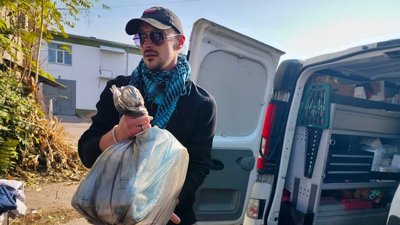 Історія кохання та благодійності. Біженка з Миколаєва разом з польським волонтером допомагає рідному місту Історія кохання та благодійності. Біженка з Миколаєва разом з польським волонтером допомагає рідному місту