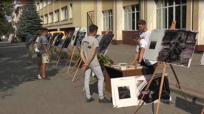 В Івано-Франківську до Дня Прапора відкрили молодіжну лаунж-зону В Івано-Франківську до Дня Прапора відкрили молодіжну лаунж-зону