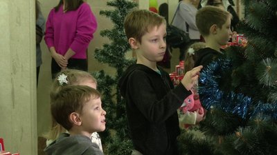 У Рівному для дітей-переселенців з Херсонщини влаштували новорічне свято У Рівному для дітей-переселенців з Херсонщини влаштували новорічне свято
