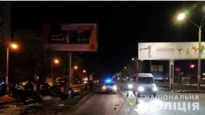 В Одесі сталася смертельна ДТП. Загиблих вилучали рятувальники В Одесі сталася смертельна ДТП. Загиблих вилучали рятувальники