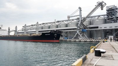 Морські порти відновили роботу: 17 суден із українським зерном вже завантажені