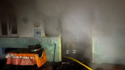 Прикарпатські рятувальники знайшли тіло чоловіка під час гасіння пожежі у селі Чортовець Прикарпатські рятувальники знайшли тіло чоловіка під час гасіння пожежі у селі Чортовець