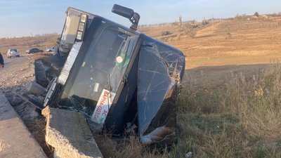 В Одеській області злетів у кювет рейсовий автобус: у лікарні четверо людей у лікарні
