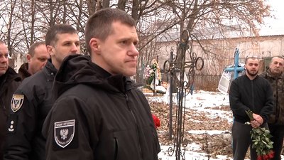 "Він був одним із кращих у підрозділі": у Чернігові попрощалися з поліцейським Богданом Бондарчуком "Він був одним із кращих у підрозділі": у Чернігові попрощалися з поліцейським Богданом Бондарчуком