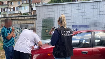 В Одесі затримали двох чоловіків, яких підозрюють у перепродажі фальшивих грошей