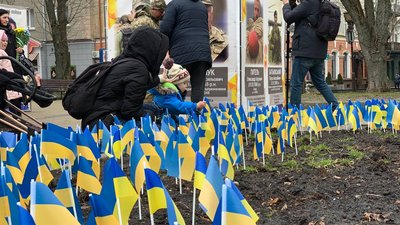 "Ціна війни": у центрі Тернополя вшановують загиблих військовослужбовців