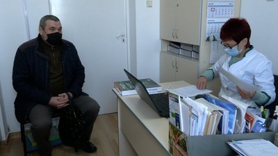 "Такого не було за всю "ковідну історію": заступник міського голови Рівного про черги до лікарів