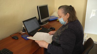 81-річна студентка Іраїда Сидоренко розповідає, що конспектом уже не користується, за рік освоїла ази 81-річна студентка Іраїда Сидоренко розповідає, що конспектом уже не користується, за рік освоїла ази