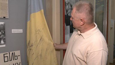 У Черкасах вперше підняли синьо-жовтий стяг у 1990 році У Черкасах вперше підняли синьо-жовтий стяг у 1990 році