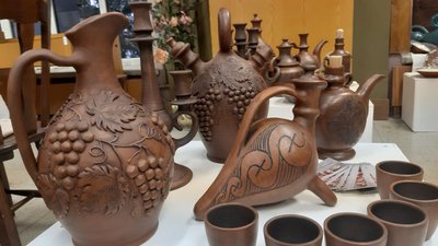 Вінницькі гончарі навчили тернополян розписувати тарілки