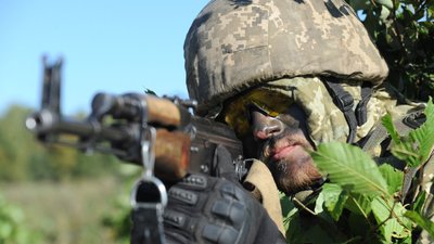 П'ятеро поранених та обстріли уздовж лінії зіткнення. Як минула ніч у регіонах