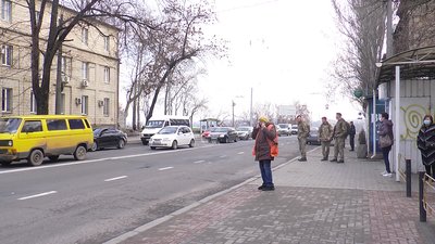 Промокоди на таксі та чати у месенджерах: як миколаївські медики дістаються на роботу Промокоди на таксі та чати у месенджерах: як миколаївські медики дістаються на роботу