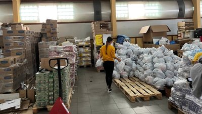 Волонтери благодійного фонду в Ужгороді збирають допомогу для жителів Херсону Волонтери благодійного фонду в Ужгороді збирають допомогу для жителів Херсону