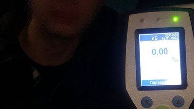 У центрі Чернівців трапилась аварія: водію стало зле й він виїхав на тротуар У центрі Чернівців трапилась аварія: водію стало зле й він виїхав на тротуар