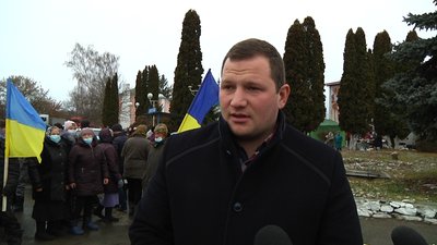 На Житомирщині 200 жителів села Стара Чортория перекривали дорогу На Житомирщині 200 жителів села Стара Чортория перекривали дорогу