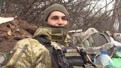 Сили оборони показали як відбивають щоденні атаки російських військових під Бахмутом Сили оборони показали як відбивають щоденні атаки російських військових під Бахмутом