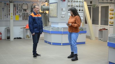"Ми працюємо на своєму фронті" – енергетики Житомирщини про відновлення ліній електропередач на Херсонщині "Ми працюємо на своєму фронті" – енергетики Житомирщини про відновлення ліній електропередач на Херсонщині