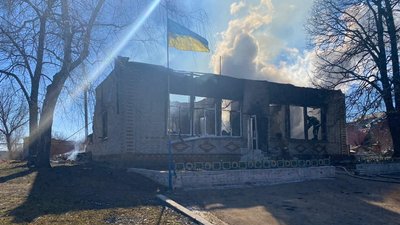 Пошкоджені будинки, школа, фельдшерсько-акушерський пункт: у поліції показали наслідки обстрілів Сумщини Пошкоджені будинки, школа, фельдшерсько-акушерський пункт: у поліції показали наслідки обстрілів Сумщини