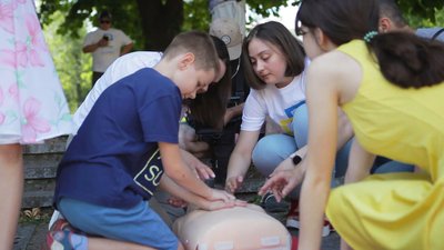 У Франківську для охочих проведуть тренінг з надання першої домедичної допомоги і навчать користуватися дефібрилятором
