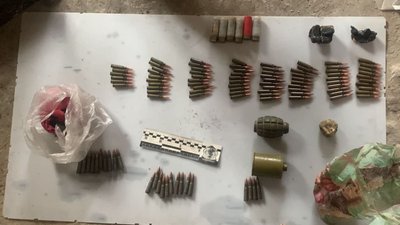Корпуси від гранат, запали, вибухівка: під час обшуку у будинку жителя Кривого Рогу виявили боєприпаси