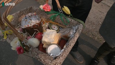 По одній родині: як освячували кошики недільним ранком у Харкові