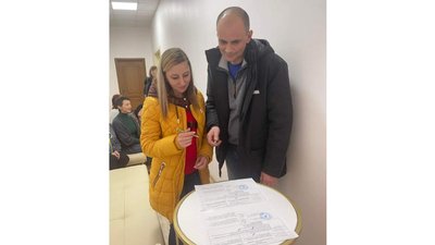 Шлюб в укритті. На Прикарпатті пара одружилася під час повітряної тривоги Шлюб в укритті. На Прикарпатті пара одружилася під час повітряної тривоги