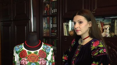 Сережки, браслети, кольє та корони. Майстриня з Миколаєва виготовляє вироби з бісеру Сережки, браслети, кольє та корони. Майстриня з Миколаєва виготовляє вироби з бісеру