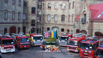 У Львові рятувальники отримали від британських колег пожежно-рятувальну техніку