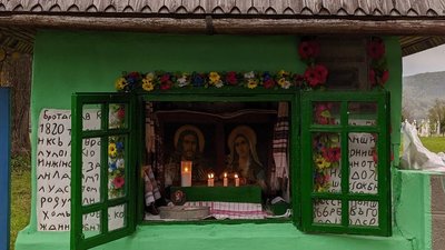 Руїни, каплиці та кладовища. Буковинець збирає фото автентичних речей із сіл