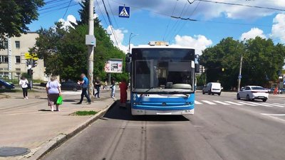 У Вінниці 7-річна дівчинка потрапила під тролейбус