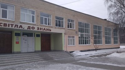 Вартість вдесятеро вища. Ще одна директорка сумської школи відмовилась від послуг КП