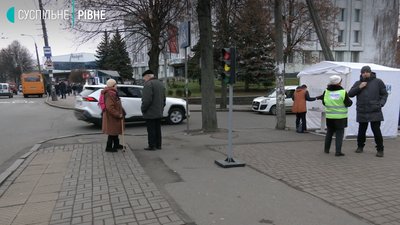 Спочатку з'явився макет: у Рівному збирають підписи щоб встанови світлофор Спочатку з'явився макет: у Рівному збирають підписи щоб встанови світлофор