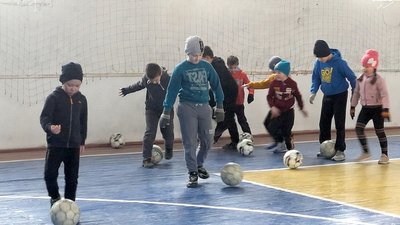 "Руки вже не мерзнуть і м’яч не дубіє". На півночі Сумщини відновлюють спорткомплекс "Руки вже не мерзнуть і м’яч не дубіє". На півночі Сумщини відновлюють спорткомплекс