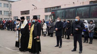 Зведений загін тернопільських поліцейських вирушив в зону ООС Зведений загін тернопільських поліцейських вирушив в зону ООС