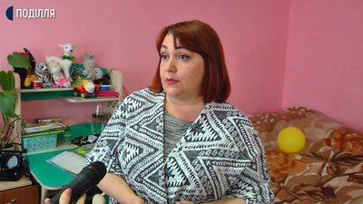 "Я отримую виплати від держави і на період карантину, ми живемо з того, що отримували", - каже Яна Смірнова