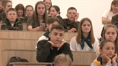 Майже 100 дітей приїхали у Луцьк на зліт учнівських лісництв