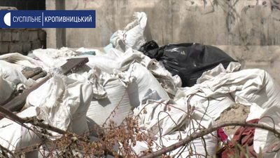 У Кропивницькому не вивозять будівельне сміття з контейнерних майданчиків