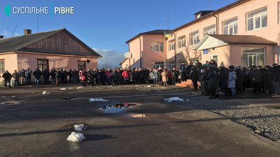 Батьківський протест: на Рівненщині ціле село не пустило дітей до школи