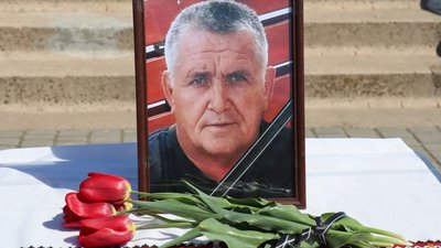 У Покрові на Дніпропетровщині попрощалися із загиблим 58-річним військовим Володимиром Коміссаровим