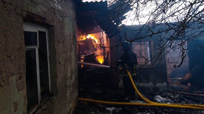 На Шосткинщині сталася пожежа в будинку через обстріл армії РФ
