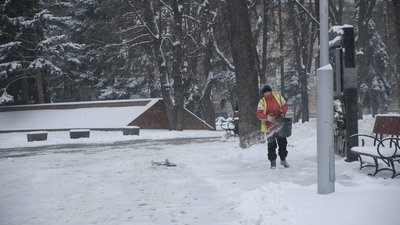 Ожеледиця та мокрий сніг: на Вінниччині оголосили жовтий рівень небезпеки Ожеледиця та мокрий сніг: на Вінниччині оголосили жовтий рівень небезпеки