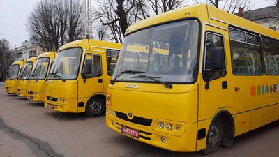 Хмельниччина отримала 9 шкільних автобусів