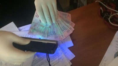 На Львівщині посадовці ДСУ отримували хабарі за погодження сертифікатів при імпорті товарів На Львівщині посадовці ДСУ отримували хабарі за погодження сертифікатів при імпорті товарів