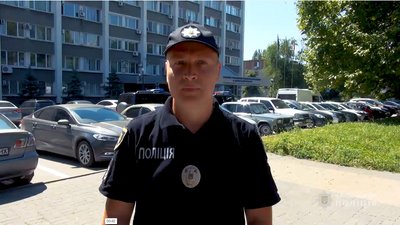 Поліція стверджує, що протидіє стихійній торгівлі у Запоріжжі Поліція стверджує, що протидіє стихійній торгівлі у Запоріжжі